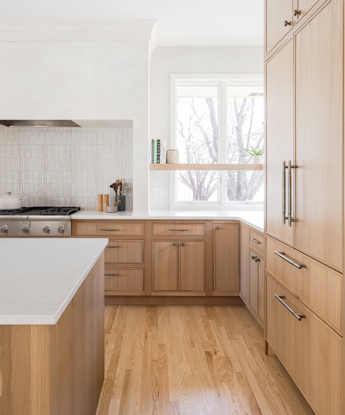 Dura Supreme Cabinetry Quarter-sawn white oak up close, available at Shoreline Cabinet Company in Wilmington, NC