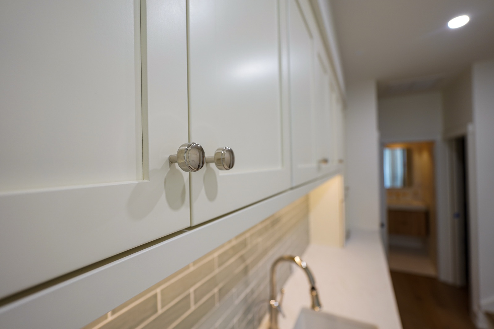 White shaker cabinet door with a round knob by Shoreline Cabinet Company, Wilmington NC